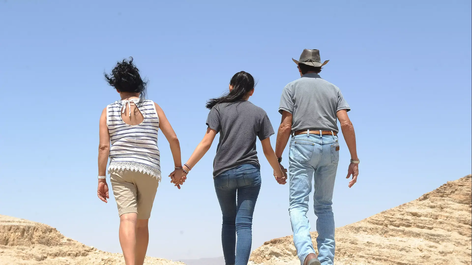 ילדה סינית מאומצת מגורשת ממדינת ישראל ילדה סינית מאומצת מגורשת ממדינת ישראל