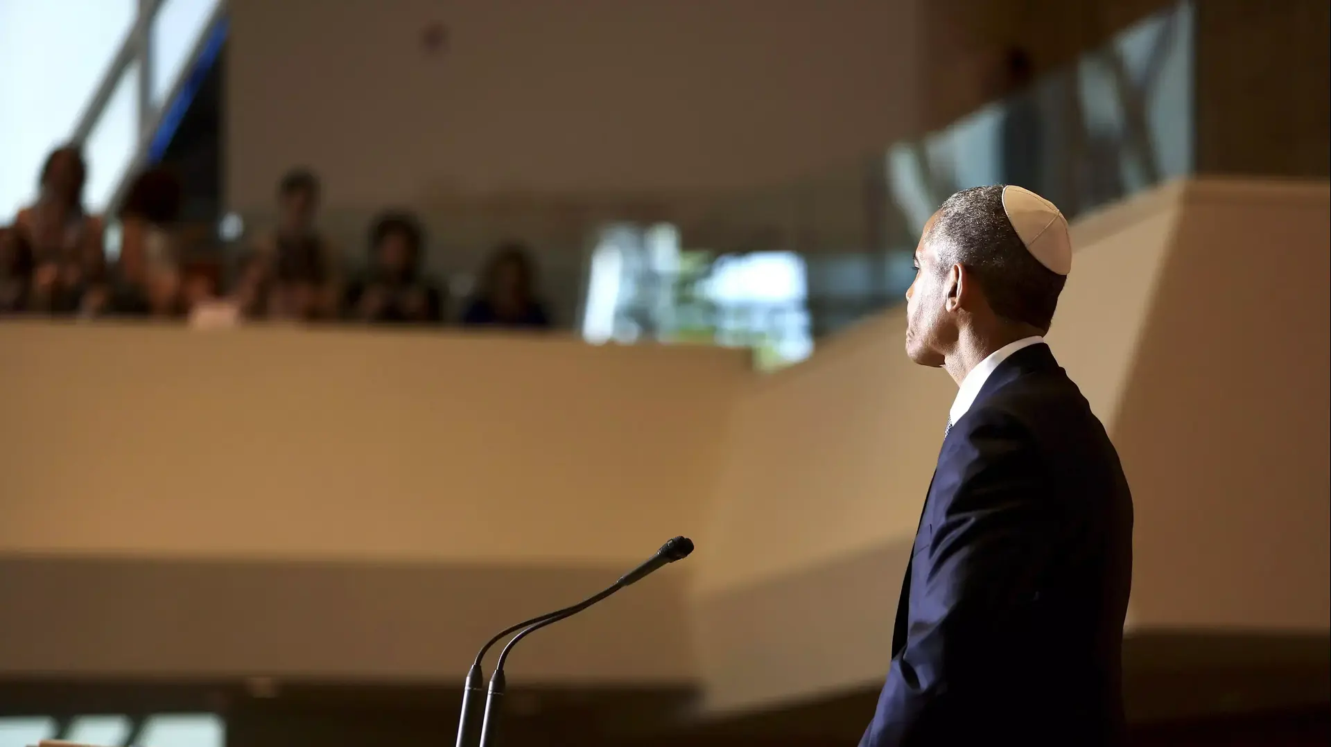 נשיא ארצות הברית ברק אובמה בנאום בבית הכנסת "עדת ישראל", וושינגטון, מאי 2015 נשיא ארצות הברית ברק אובמה בנאום בבית הכנסת "עדת ישראל", וושינגטון, מאי 2015