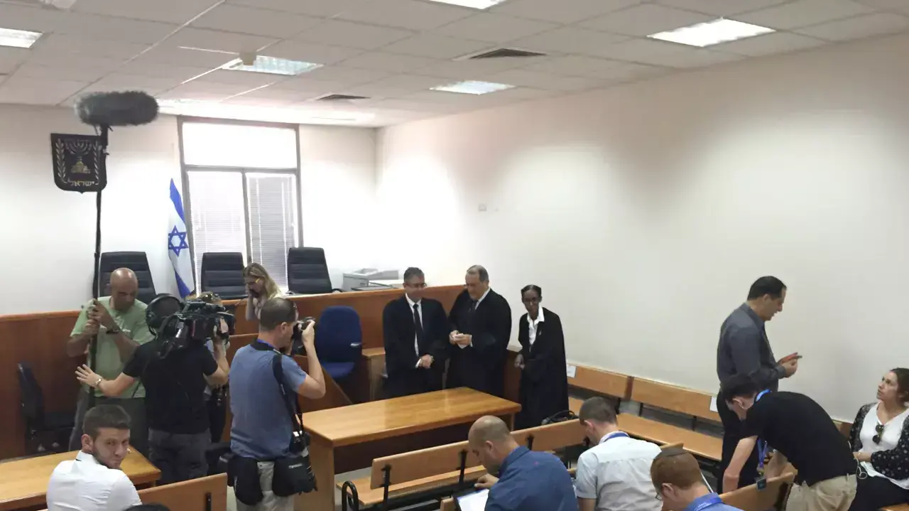 בית המשפט המחוזי בירושלים לפני מתן גזר דין לאהוד אולמרט, מאי 2015 בית המשפט המחוזי בירושלים לפני מתן גזר דין לאהוד אולמרט, מאי 2015