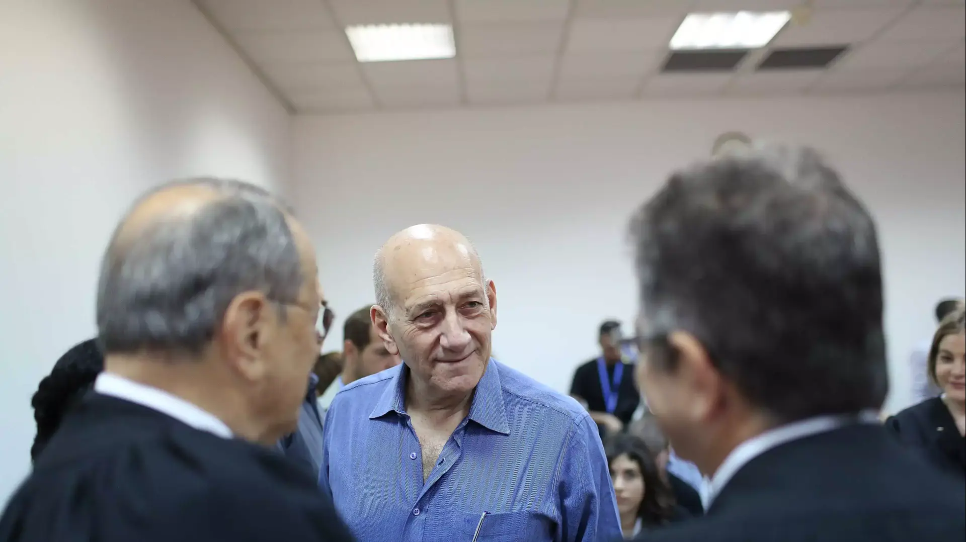 אהוד אולמרט בבית המשפט המחוזי בירושלים לפני מתן גזר דינו, מאי 2015 אהוד אולמרט בבית המשפט המחוזי בירושלים לפני מתן גזר דינו, מאי 2015