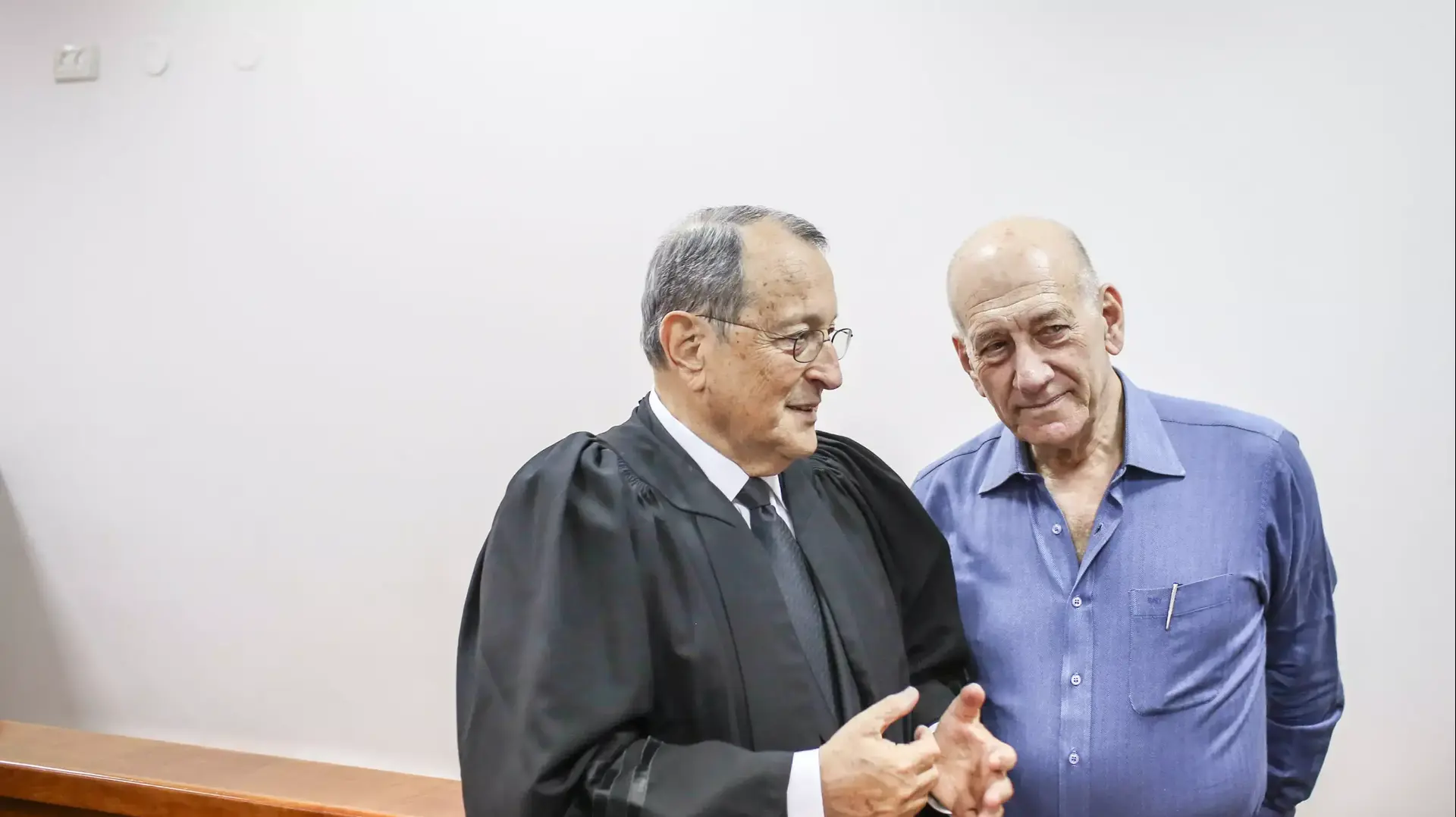 אהוד אולמרט בבית המשפט המחוזי בירושלים לפני מתן גזר דינו, מאי 2015