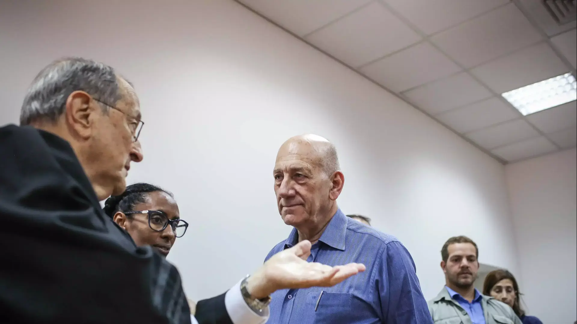 אהוד אולמרט בבית המשפט המחוזי בירושלים לפני מתן גזר דינו, מאי 2015
