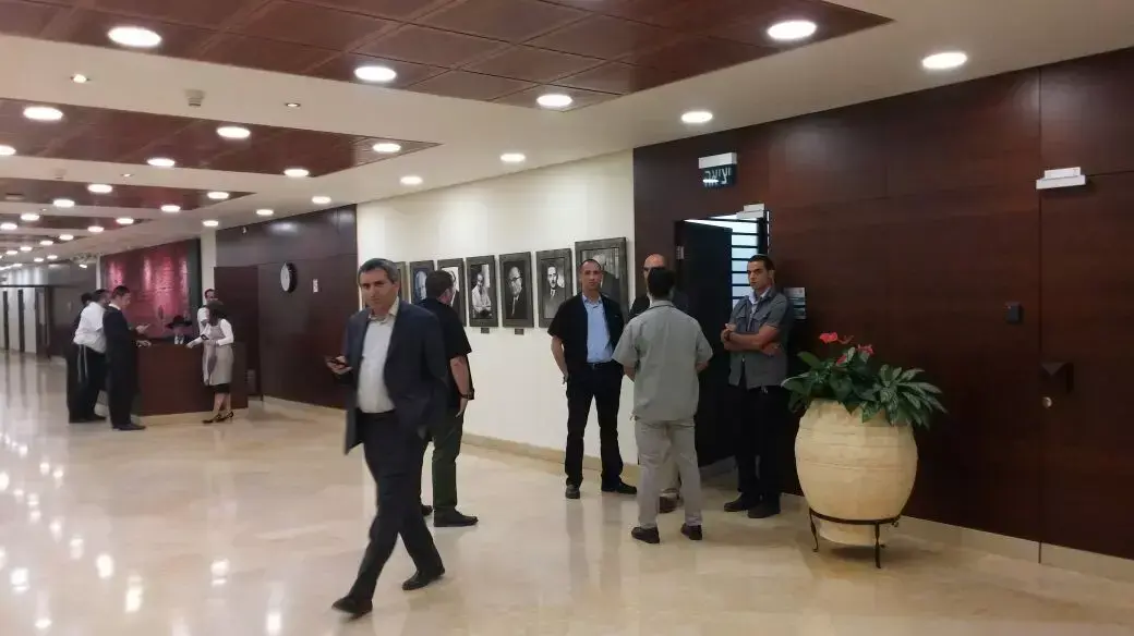זאב אלקין יוצא מפגישתו עם ראש הממשלה בנימין נתניהו 26 מאי 2015 זאב אלקין יוצא מפגישתו עם ראש הממשלה בנימין נתניהו 26 מאי 2015