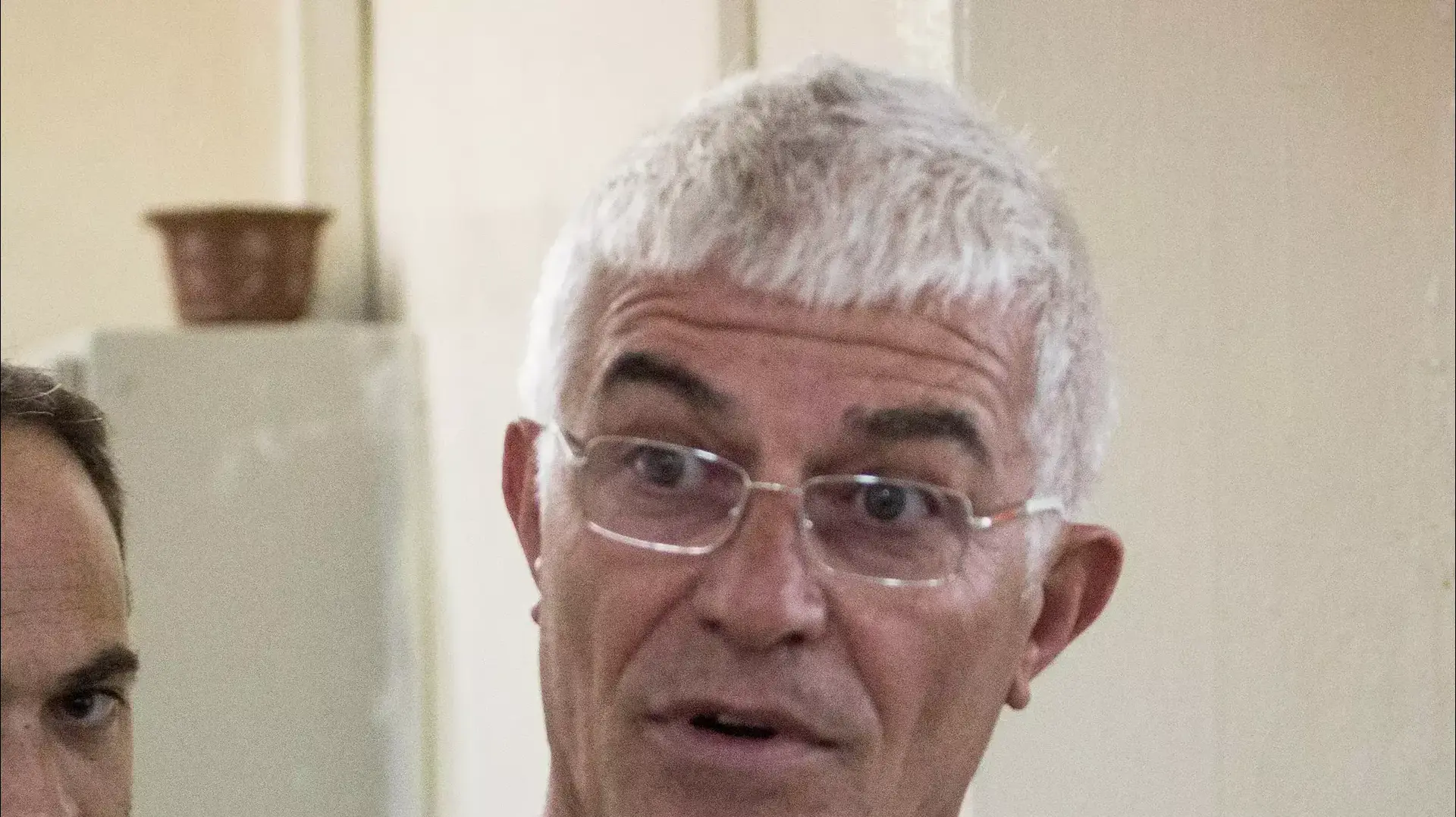 הקבלן יאיר ביטון בבית המשפט השלום בירושלים, אפריל 2015