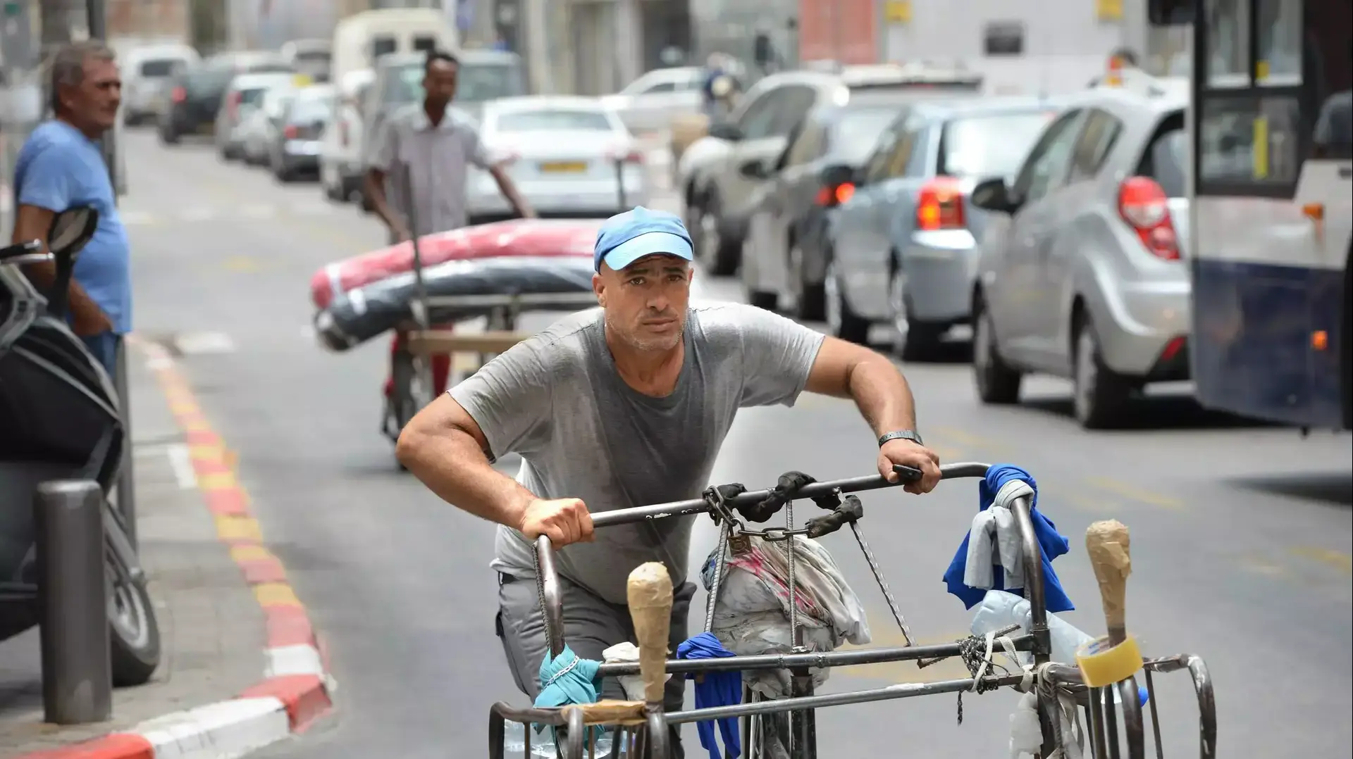 תושבי תל אביב סובלים בעומס החום, מאי 2015 תושבי תל אביב סובלים בעומס החום, מאי 2015