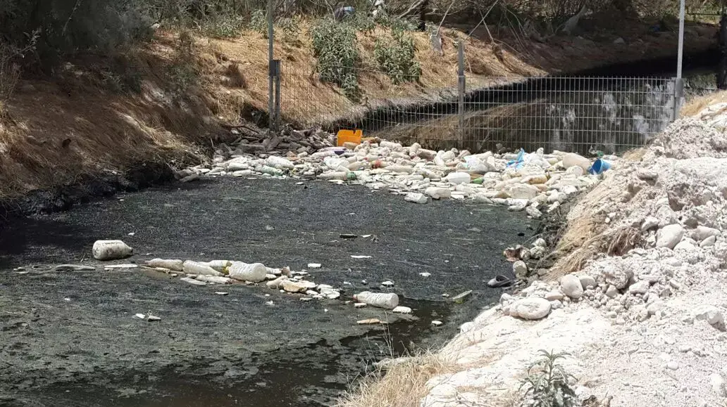 מי ביוב הנשפכים מהחברות ליד שכונת מגורים בבאר שבע מי ביוב הנשפכים מהחברות ליד שכונת מגורים בבאר שבע
