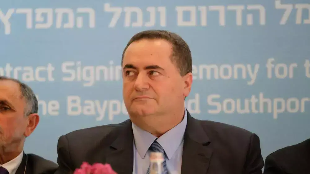 יאיר לפיד וישראל כץ, שר התחבורה, במעמד חתימה על הסכמי הנמלים החדשים בקרלטון תל אביב. מאי 2015