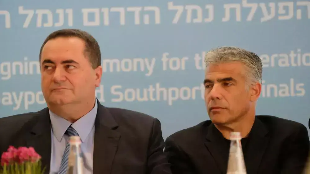 יאיר לפיד וישראל כץ, שר התחבורה, במעמד חתימה על הסכמי הנמלים החדשים בקרלטון תל אביב. מאי 2015 יאיר לפיד וישראל כץ, שר התחבורה, במעמד חתימה על הסכמי הנמלים החדשים בקרלטון תל אביב. מאי 2015