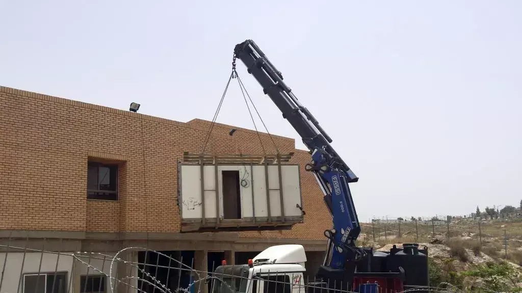 כוחות מג"ב מפנים את הציוד שלהם מישיבת "עוד יוסף חי" ביצהר, מאי 2015