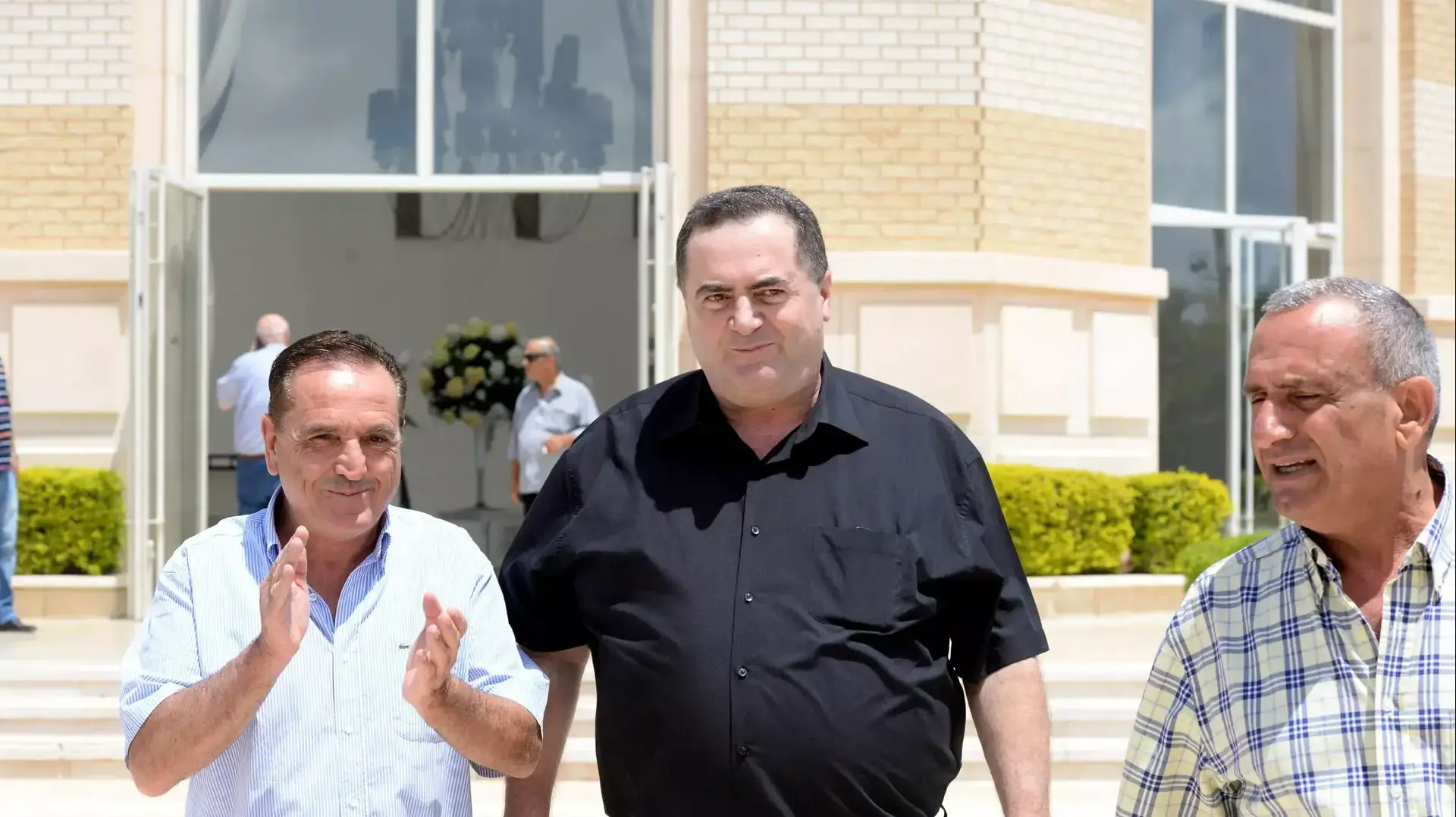 שר התחבורה והמודיעין ישראל כץ בבריתה של נכדת שר הרווחה חיים כץ, מאי 2015 שר התחבורה והמודיעין ישראל כץ בבריתה של נכדת שר הרווחה חיים כץ, מאי 2015