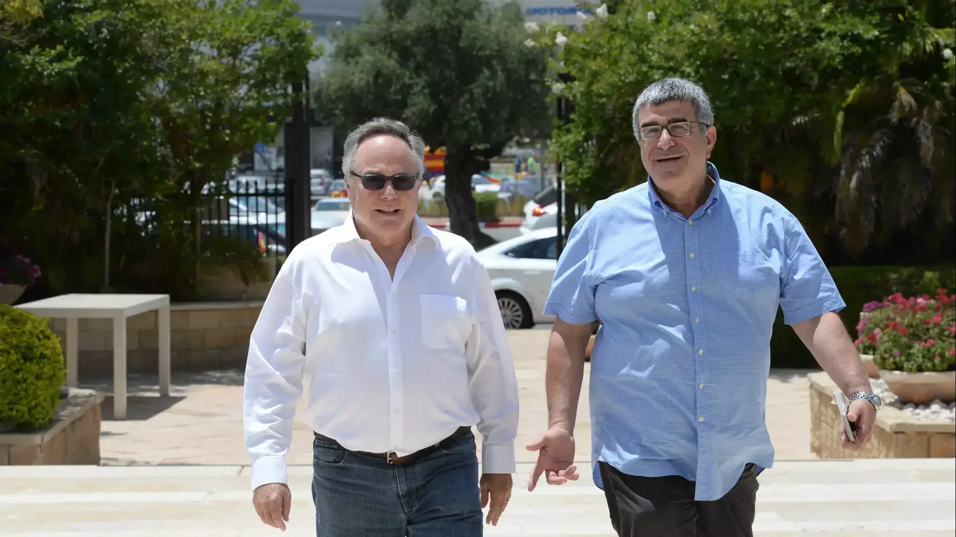 איש העסקים יאיר המבורגר ויונה פוגל מנכל פז בבריתה של הנכדה של חיים כץ איש העסקים יאיר המבורגר ויונה פוגל מנכל פז בבריתה של הנכדה של חיים כץ