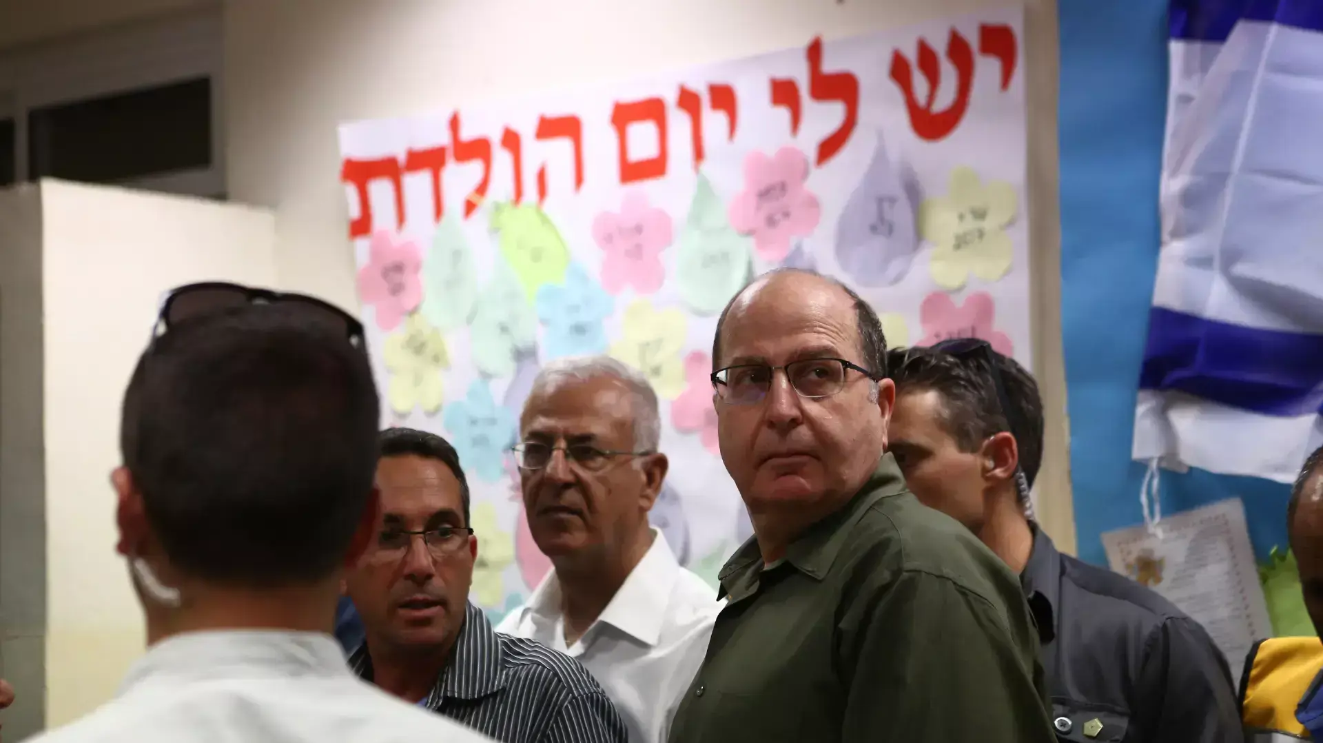 ביקור שר הביטחון משה יעלון בתיכון בראשל"צ במסגרת תרגיל העורף, מאי 2015 ביקור שר הביטחון משה יעלון בתיכון בראשל"צ במסגרת תרגיל העורף, מאי 2015