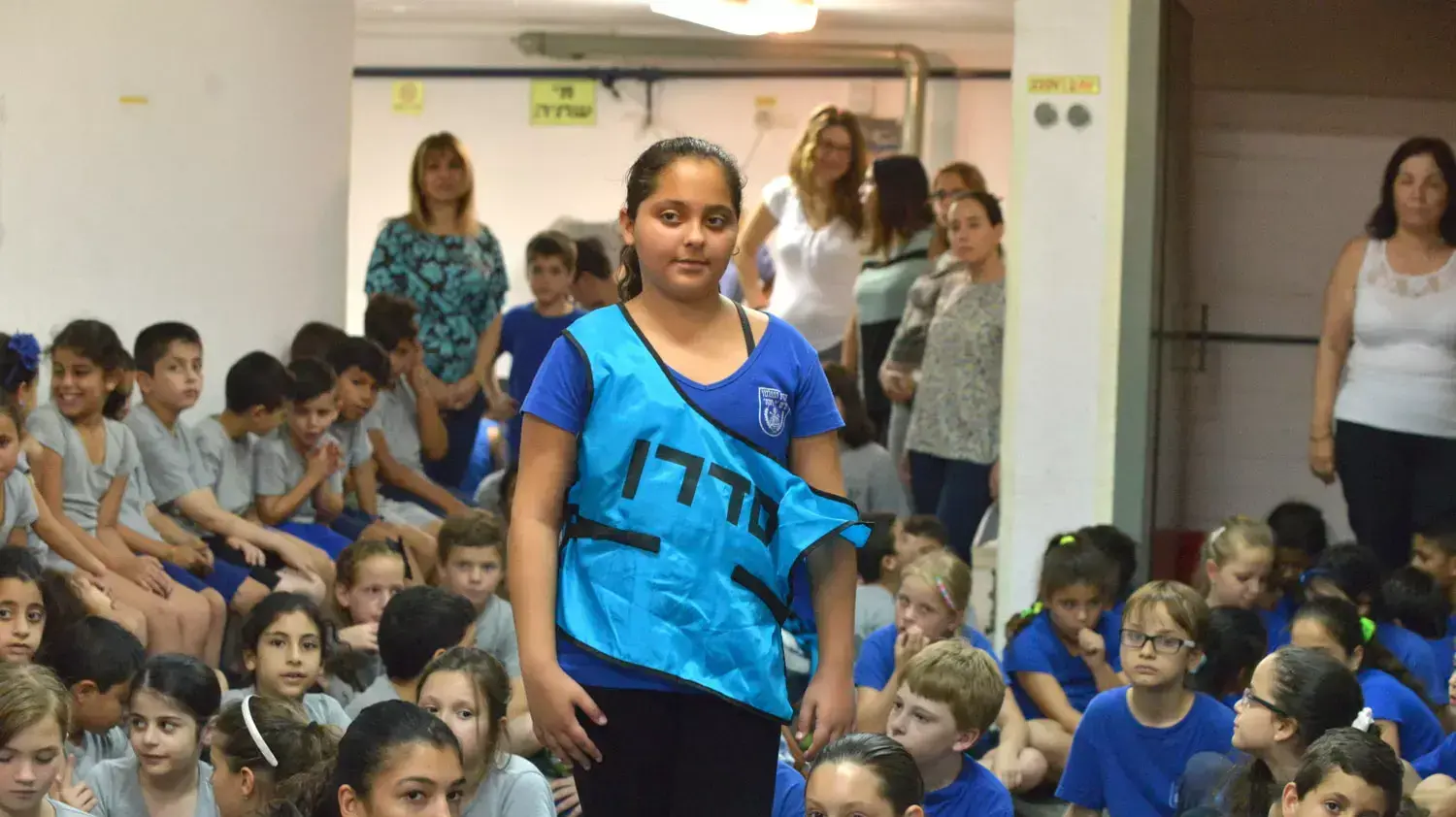 תרגול תלמידים בזמן אזעקה במסגרת תרגיל נקודת מפנה, בי"ס רוקח, תל אביב, 2 ביוני 2015 תרגול תלמידים בזמן אזעקה במסגרת תרגיל נקודת מפנה, בי"ס רוקח, תל אביב, 2 ביוני 2015
