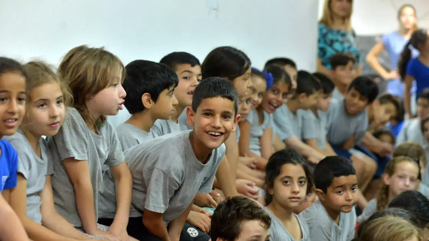 תרגול תלמידים בזמן אזעקה במסגרת תרגיל נקודת מפנה, בי"ס רוקח, תל אביב, 2 ביוני 2015 תרגול תלמידים בזמן אזעקה במסגרת תרגיל נקודת מפנה, בי"ס רוקח, תל אביב, 2 ביוני 2015
