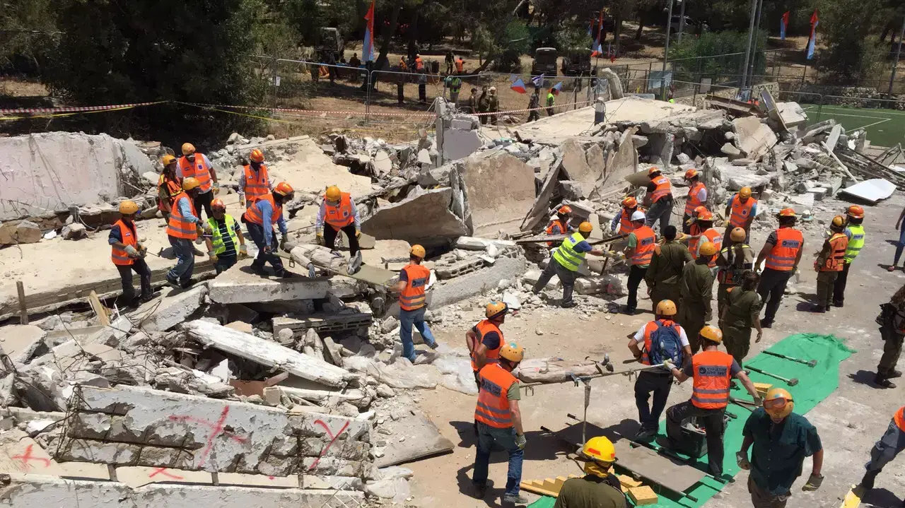 תרגיל פיקוד העורף בזיכרון יעקב: חילוץ פצועים מבניים קורס, יוני 2015 תרגיל פיקוד העורף בזיכרון יעקב: חילוץ פצועים מבניים קורס, יוני 2015