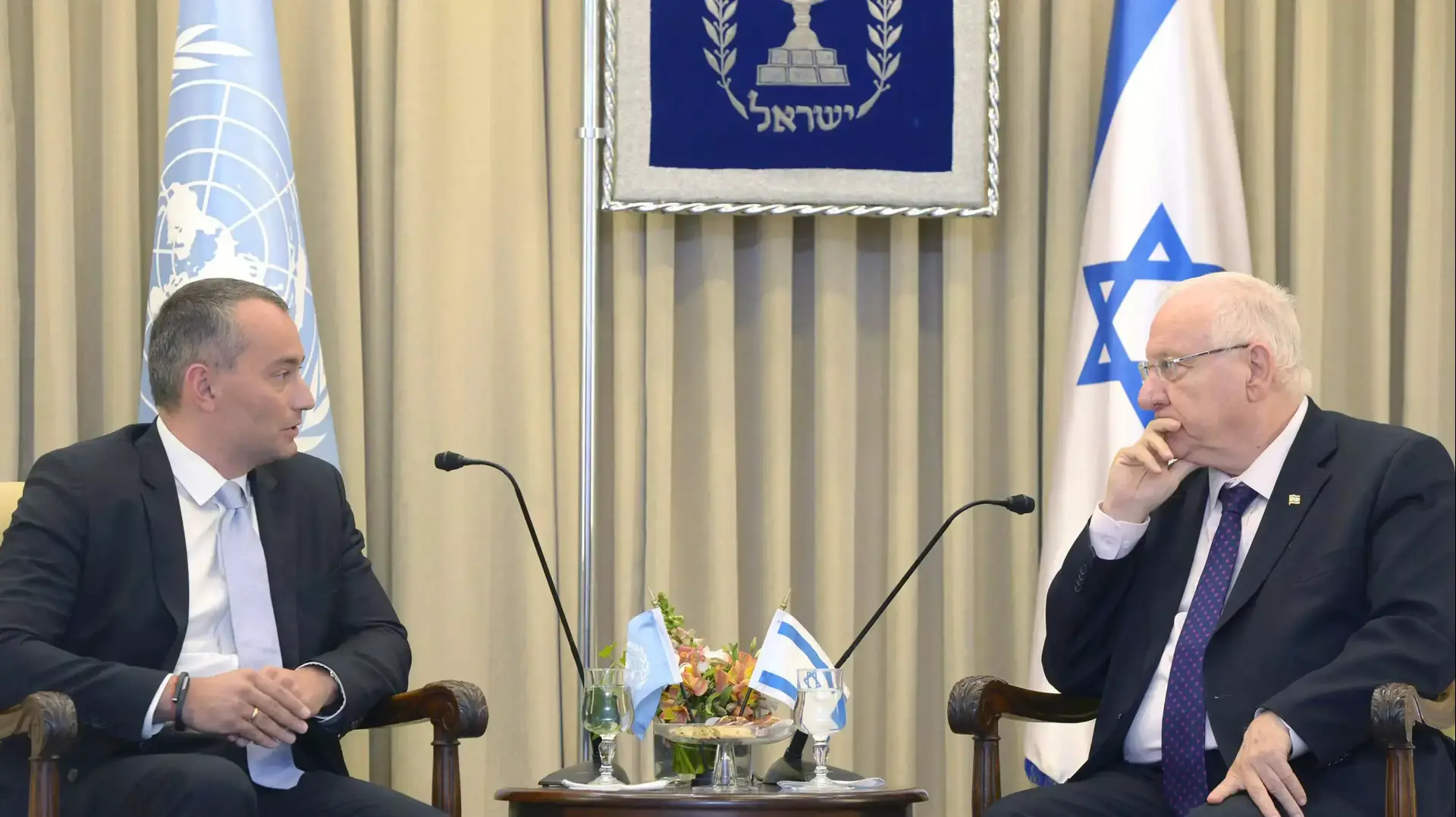 נשיא המדינה עם השליח המיוחד של האו"ם למזרח התיכון, יוני 2015 נשיא המדינה עם השליח המיוחד של האו"ם למזרח התיכון, יוני 2015