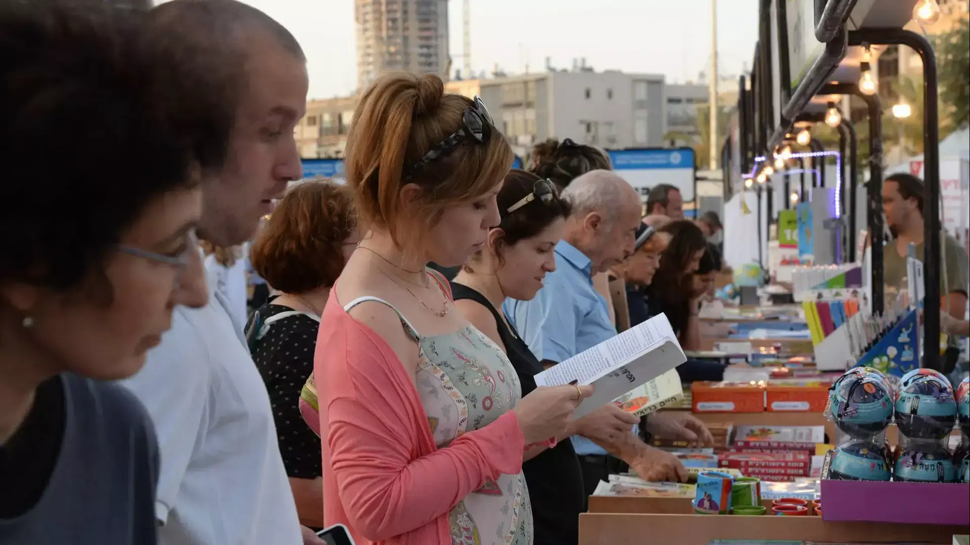 שבוע הספר, כיכר רבין תל אביב, יוני 2015 שבוע הספר, כיכר רבין תל אביב, יוני 2015