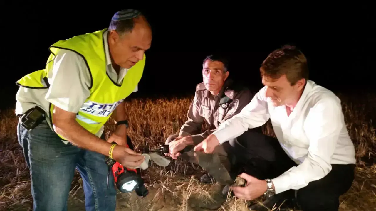 אתר נפילת רקטה בשטחי המועצה האזורית שדות נגב, מאי 2016 אתר נפילת רקטה בשטחי המועצה האזורית שדות נגב, מאי 2016