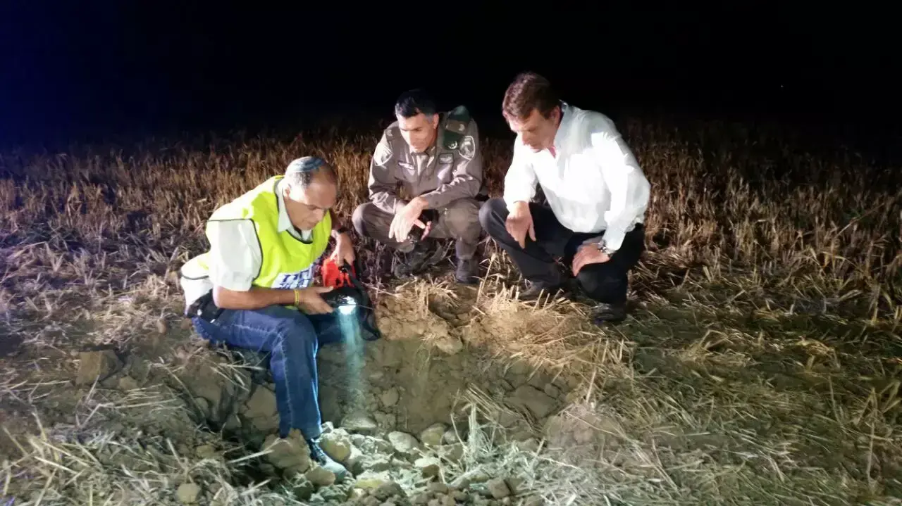 אתר נפילת רקטה בשטחי המועצה האזורית שדות נגב, מאי 2016 אתר נפילת רקטה בשטחי המועצה האזורית שדות נגב, מאי 2016
