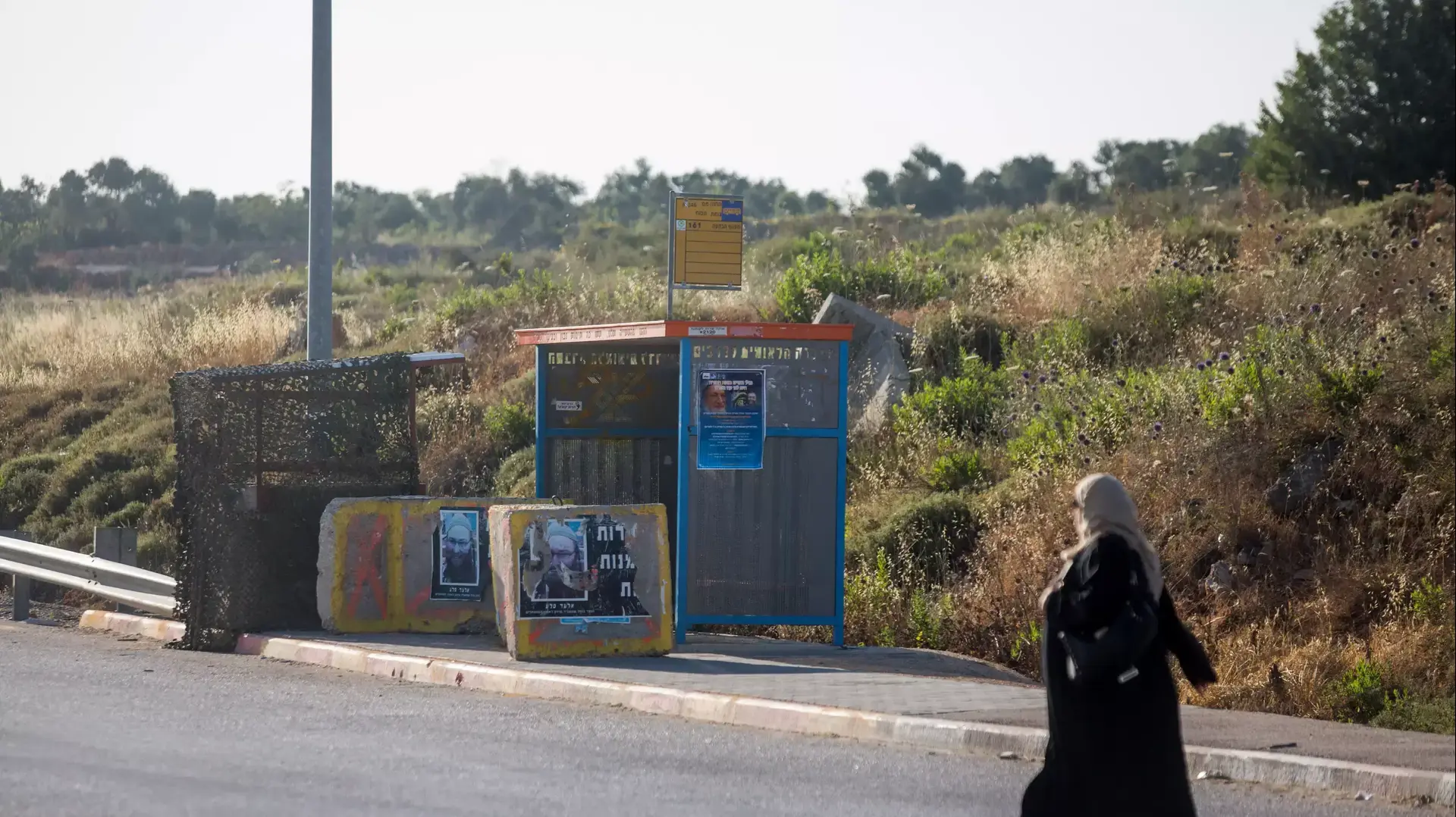 כתבה בנושא אפרטהייד, צומת תפוח. יוני 2015 כתבה בנושא אפרטהייד, צומת תפוח. יוני 2015