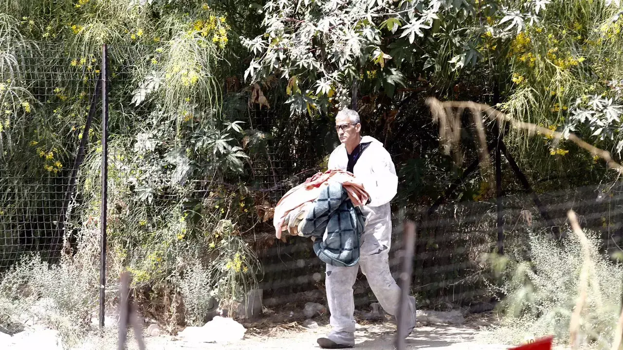 גופת גבר כבן 50 נמצאה מגולגלת בשטיח ברחוב ההגנה בתל אביב, 6 ביוני 2015