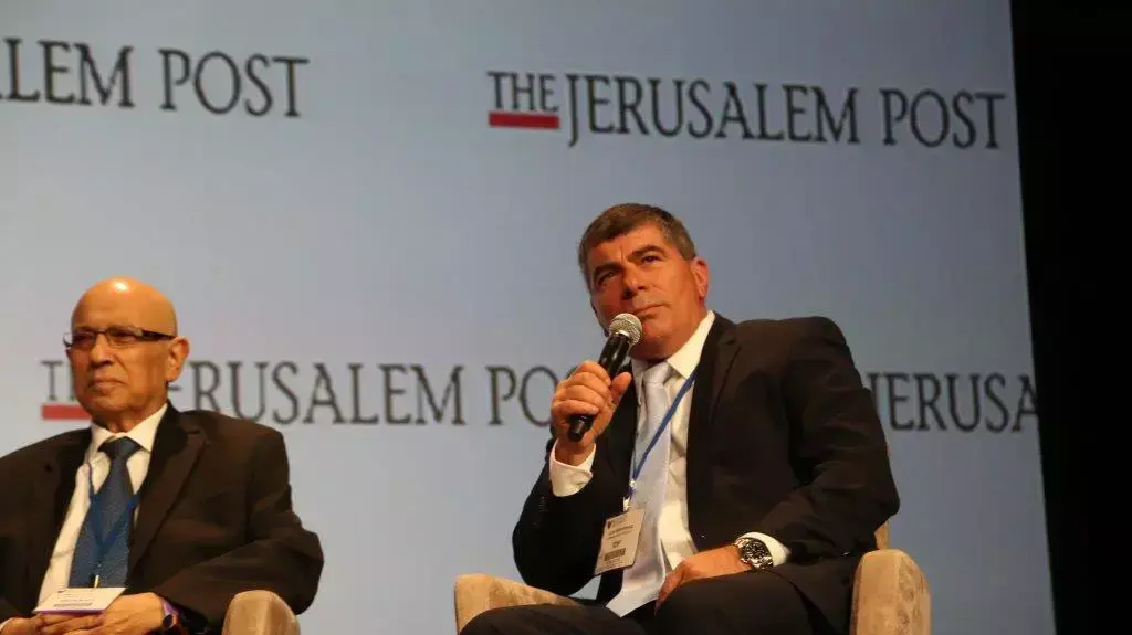פאנל ביטחוני: גבי אשכנזי ומאיר דגן, כנס ג'רוזלם פוסט, יוני 2015   