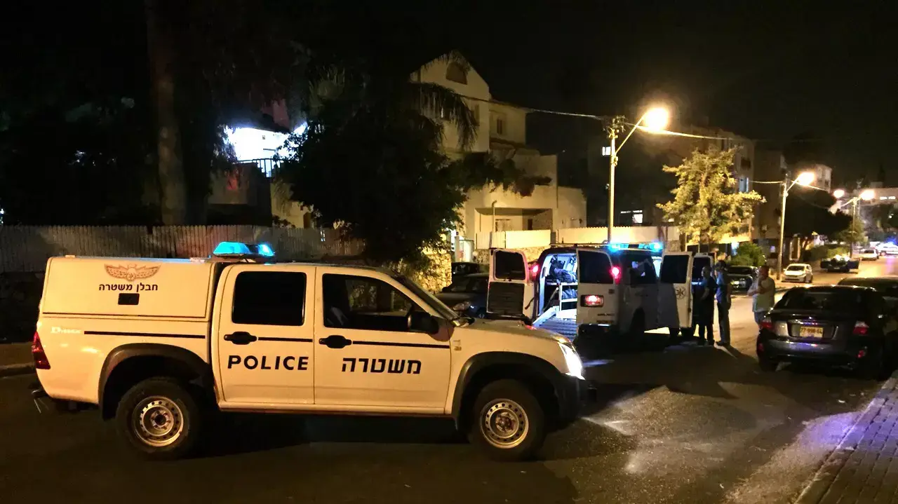 רכב בתוכו בלון גז נמצא בחדרה סמוך לביתו של עבריין מקומי, יוני 2015 רכב בתוכו בלון גז נמצא בחדרה סמוך לביתו של עבריין מקומי, יוני 2015