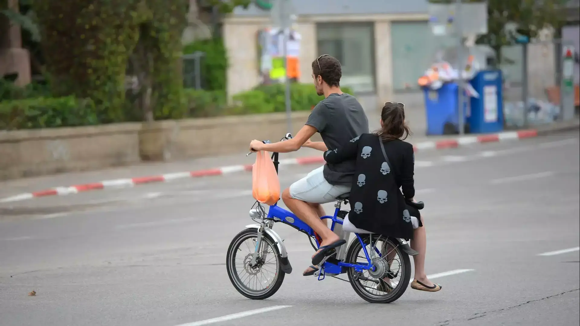 אופניים חשמליים, תל אביב, יוני 2016 אופניים חשמליים, תל אביב, יוני 2016