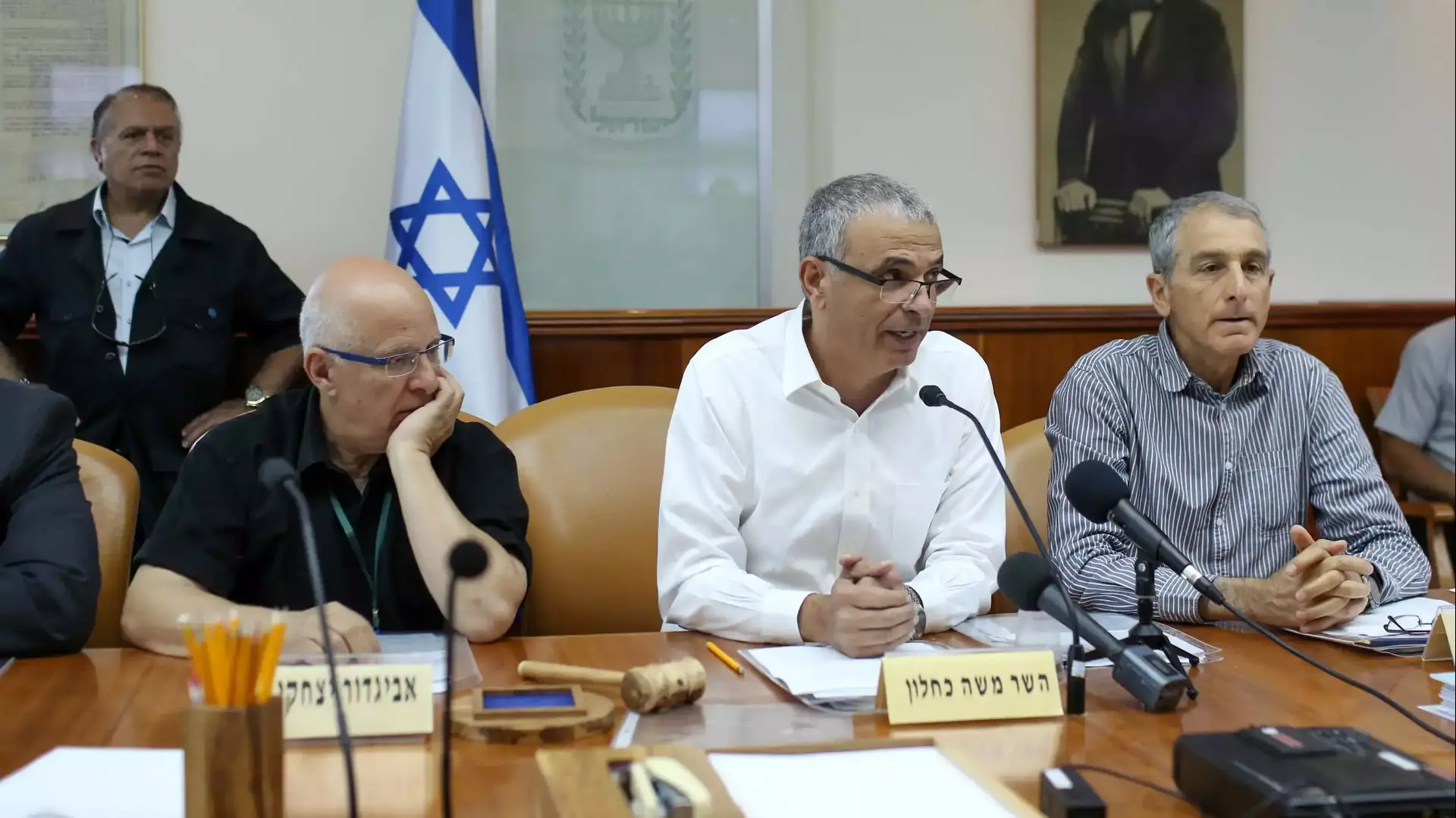 השר משה כחלון, קבינט הדיור, יוני 2015 השר משה כחלון, קבינט הדיור, יוני 2015
