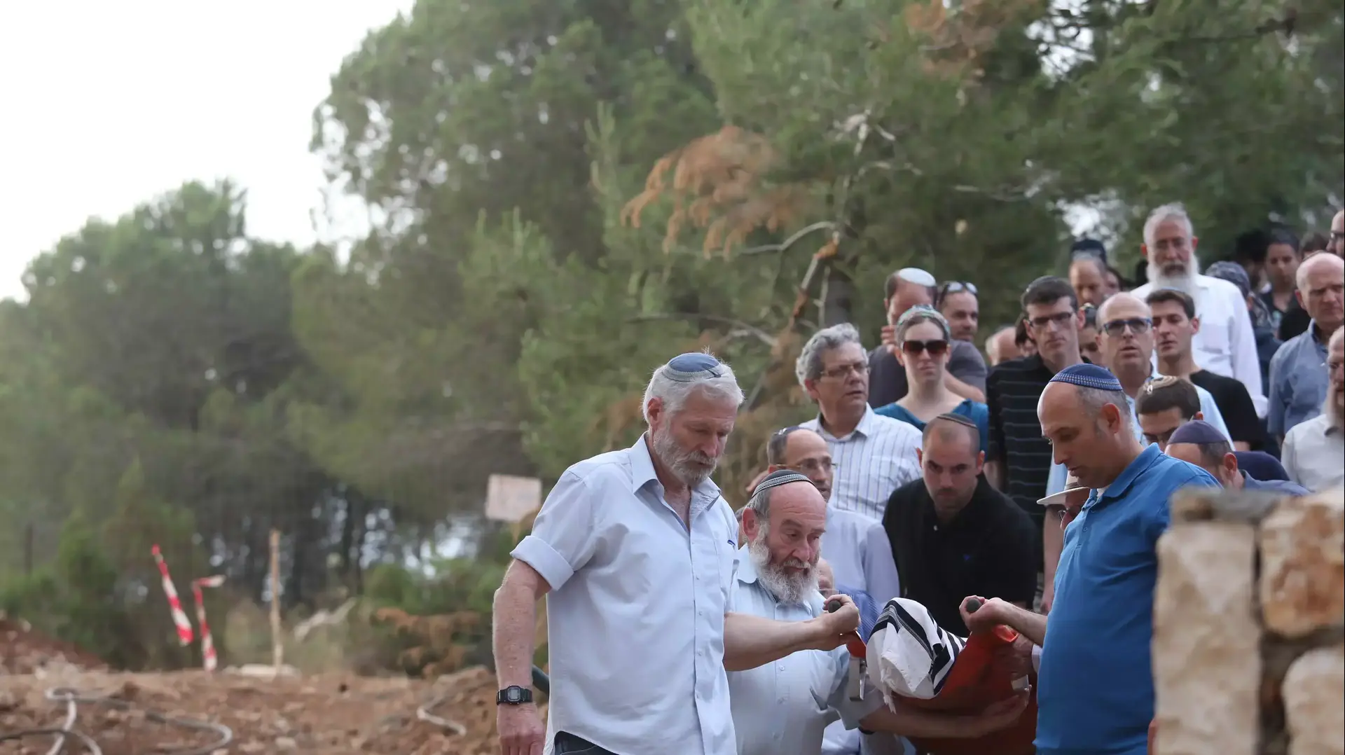 הלוויית ח"כ לשעבר דוד רותם ז"ל, בית העלמין המרכזי בכפר עציון, 9 ביוני 2015  