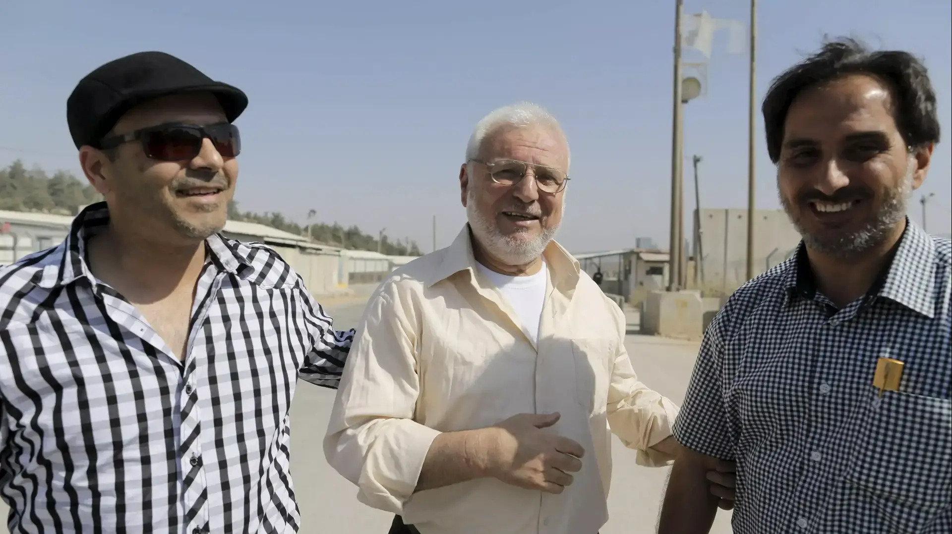 יו"ר הפרלמנט הפלסטיני עזיז דוויק שוחרר מכלא עופר, יוני 2015 יו"ר הפרלמנט הפלסטיני עזיז דוויק שוחרר מכלא עופר, יוני 2015