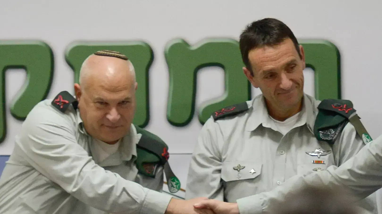 ראש אמ"ן אלוף הרצי הלוי, ראש חטיבת המחקר באמ"ן תת-אלוף אלי בן מאיר ראש אמ"ן אלוף הרצי הלוי, ראש חטיבת המחקר באמ"ן תת-אלוף אלי בן מאיר