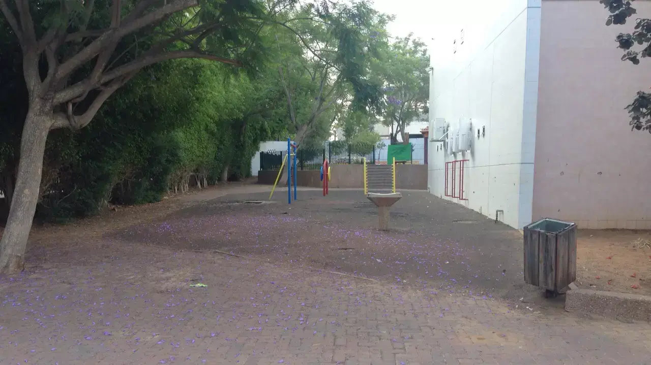 חצר בית ספר ריקה, רעננה חצר בית ספר ריקה, רעננה