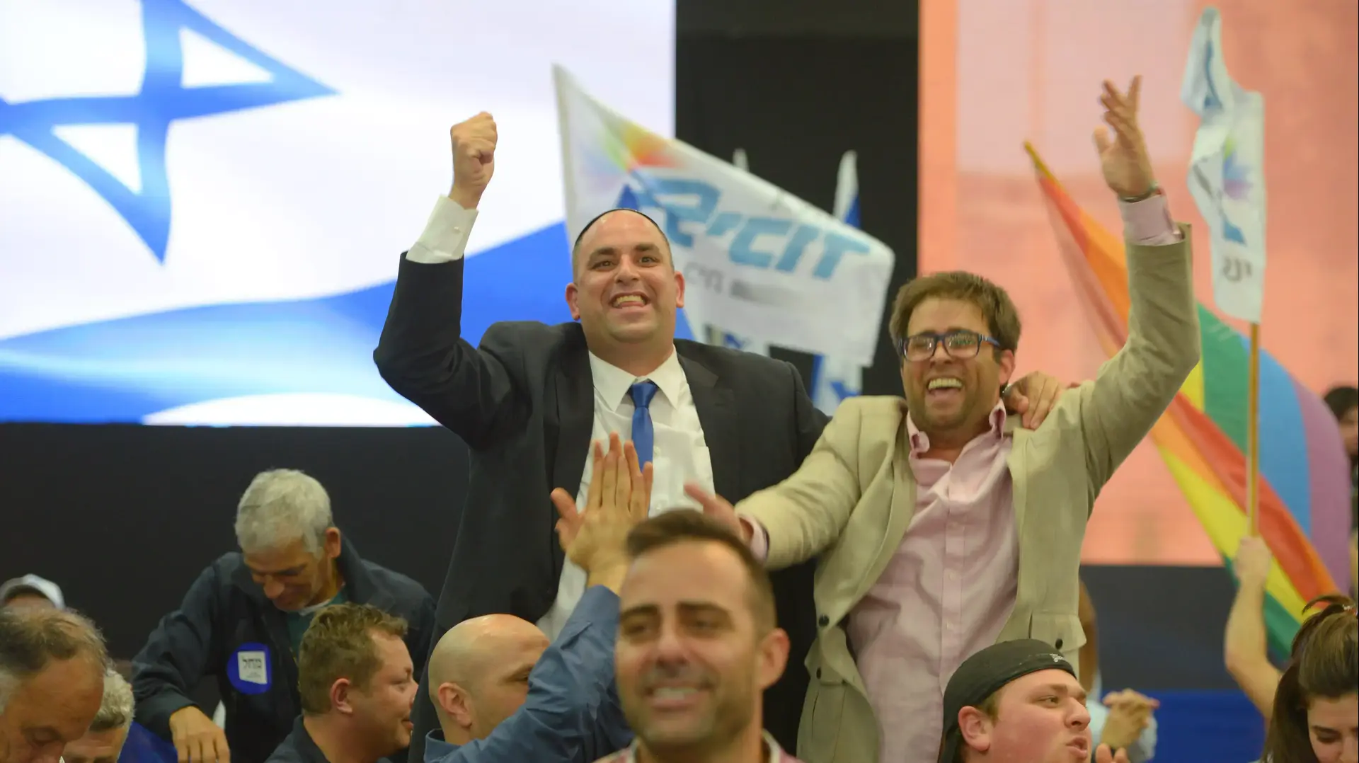 אורן חזן חוגג את ניצחון הבחירות, גני התערוכה מרץ 2015 אורן חזן חוגג את ניצחון הבחירות, גני התערוכה מרץ 2015
