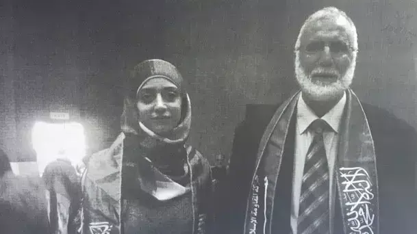 שירין עיסאווי (משמאל) עו"ד ממזרח ירושלים שמואשמת בהעברת מסרים לאסירים ביטחוניים שירין עיסאווי (משמאל) עו"ד ממזרח ירושלים שמואשמת בהעברת מסרים לאסירים ביטחוניים