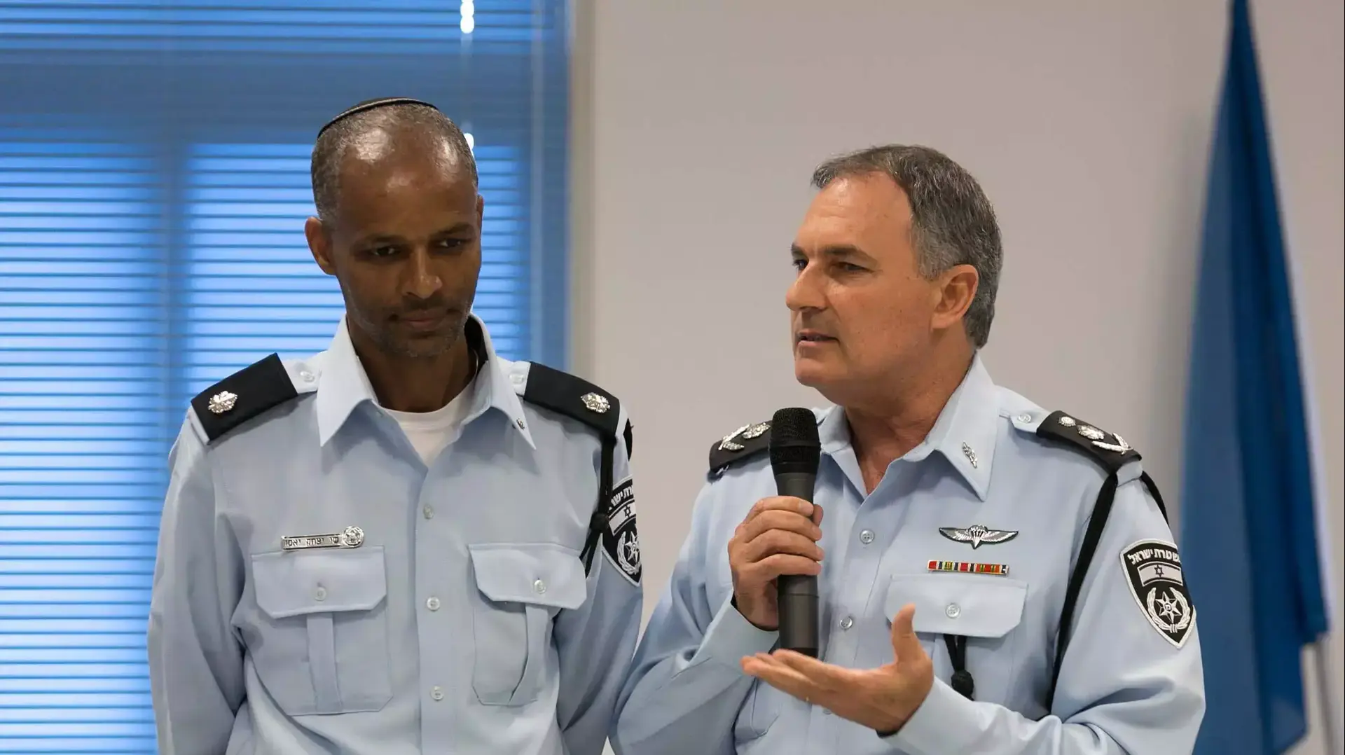 מפגש מפקדי משטרה עם נציגי הקהילה יוצאי אתיופיה, בית שמש, יוני 2015 מפגש מפקדי משטרה עם נציגי הקהילה יוצאי אתיופיה, בית שמש, יוני 2015