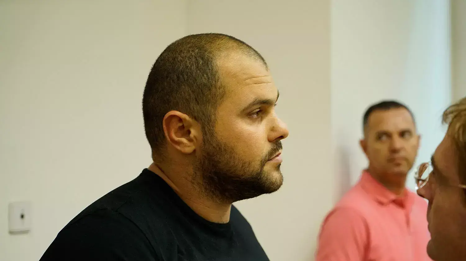 הארכת מעצר מיכאל מור בבית משפט השלום בעכו, יחד עם עורך דינו יהלו שפרלינג. יוני 2015