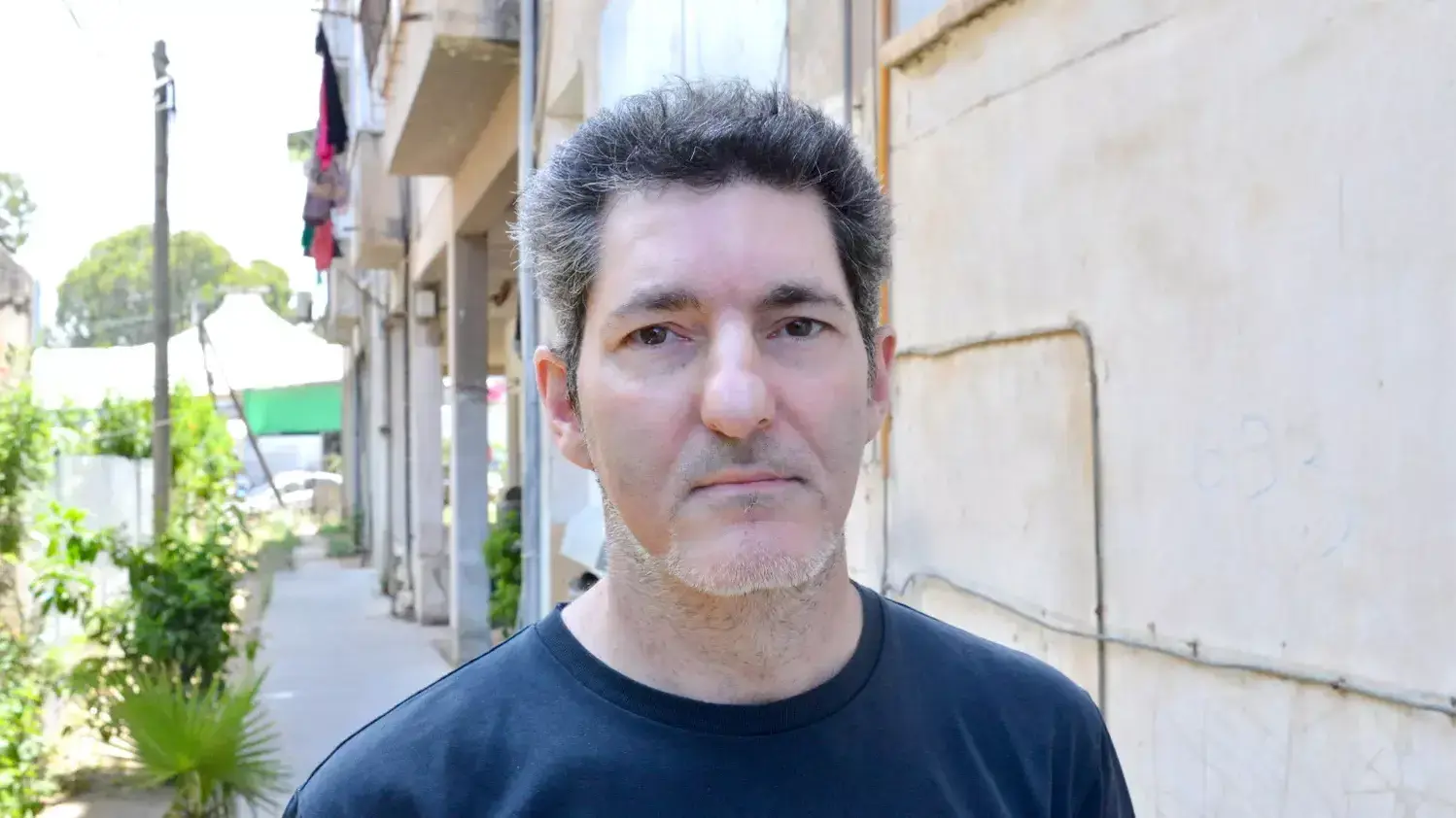 יוסי ניגרי, שסובל תת תזונה עקב אי אכילה בצורה מסודרת ממחסור בכסף. יוני 2015 יוסי ניגרי, שסובל תת תזונה עקב אי אכילה בצורה מסודרת ממחסור בכסף. יוני 2015
