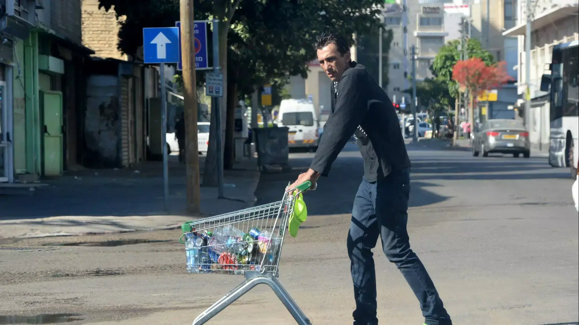 עוני קשה בתחנה המרכזית הישנה, יוני 2015 עוני קשה בתחנה המרכזית הישנה, יוני 2015