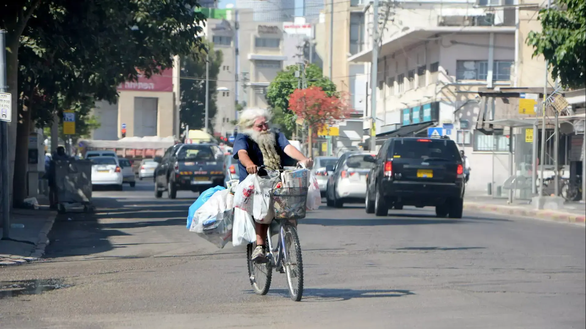 עוני קשה בתחנה המרכזית הישנה, יוני 2015 עוני קשה בתחנה המרכזית הישנה, יוני 2015