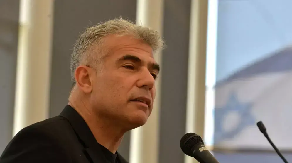 לפיד על פרשת חזן: "נתניהו שותק שתיקה בודהיסטית"
