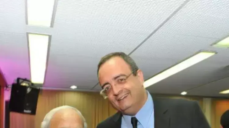 יו"ר התאחדות עולי אמריקה הלטינית, ספרד ופורטוגל, עו"ד לאון אמיראס, עם נשיא המדינה לשעבר יצחק נבון