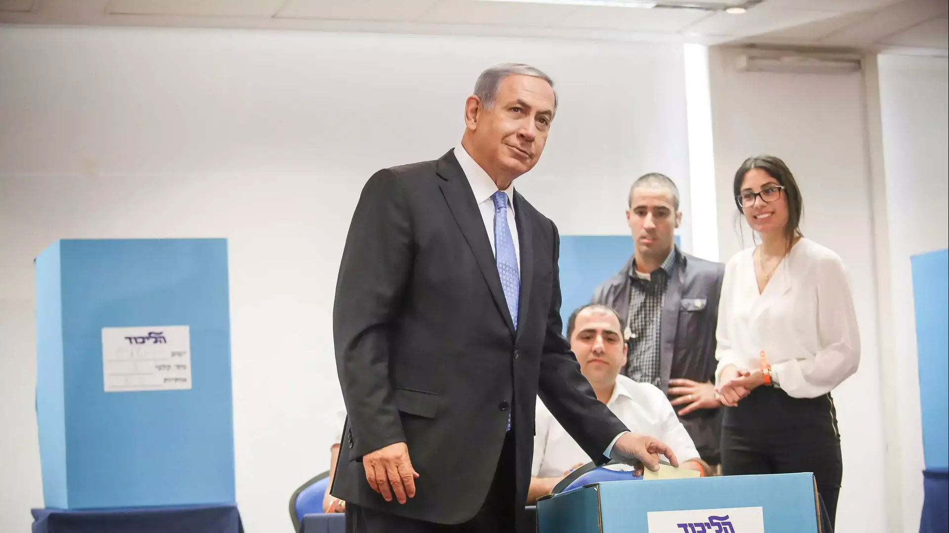 רוה"מ בנימין נתניהו מצביע לבחירות במרכז הליכוד
