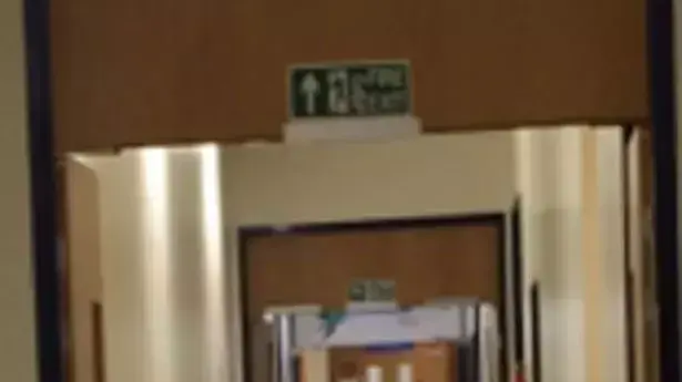 תיעוד של רוח רפאים מסתובבת בבית חולים תיעוד של רוח רפאים מסתובבת בבית חולים