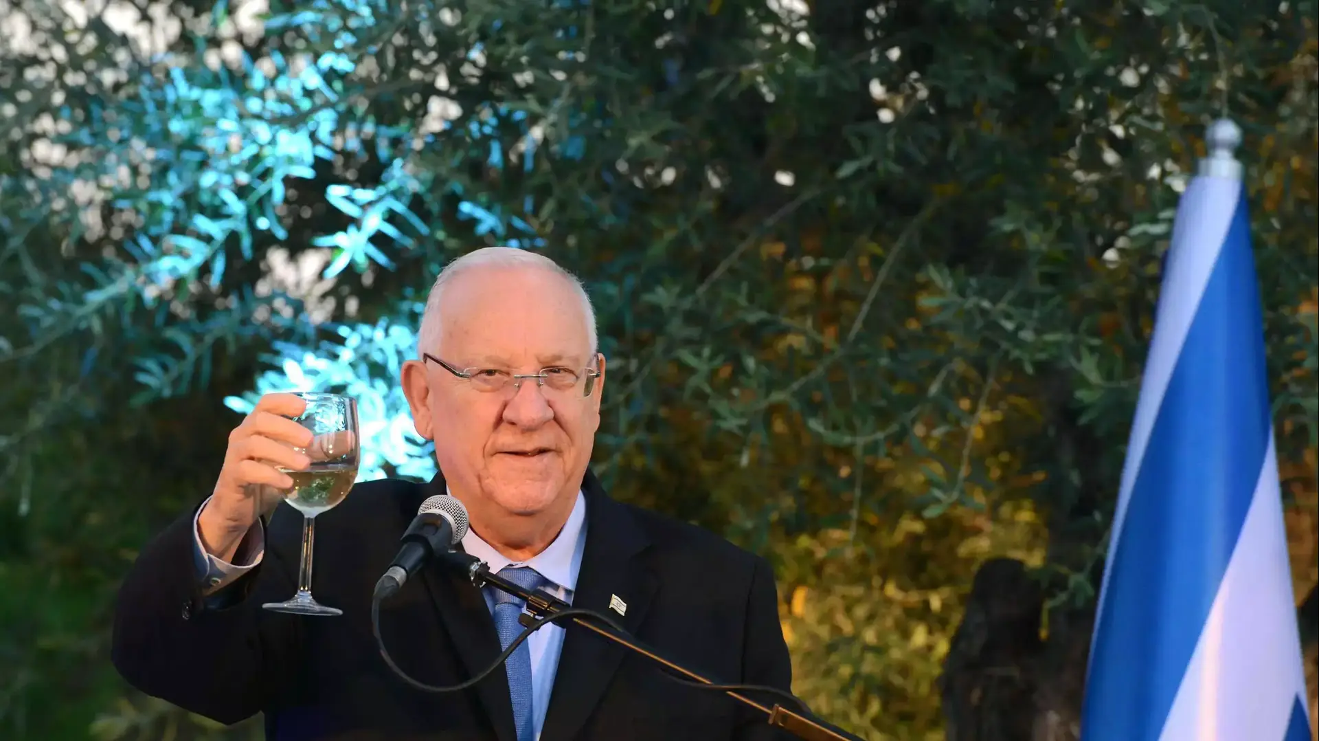 נשיא המדינה ורעייתו ערכו ארוחת ערב ממלכתית לכבוד נשיא קפריסין, 15 ביוני 2015 נשיא המדינה ורעייתו ערכו ארוחת ערב ממלכתית לכבוד נשיא קפריסין, 15 ביוני 2015