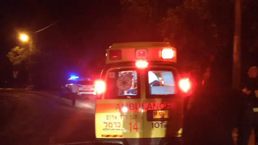 צעיר נורה והתנגש עם רכבו בעץ. בסמת טבעון, יוני 2015 צעיר נורה והתנגש עם רכבו בעץ. בסמת טבעון, יוני 2015