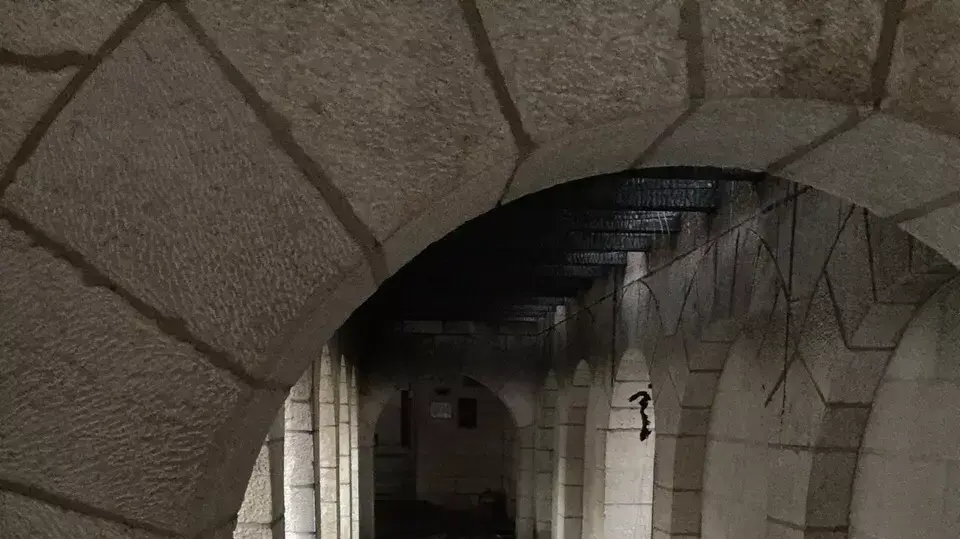 חשד להצתה בצפון הכינרת: דליקה פרצה בכנסיית הלחם והדגים שליד כפר נחום, יוני 2015 חשד להצתה בצפון הכינרת: דליקה פרצה בכנסיית הלחם והדגים שליד כפר נחום, יוני 2015