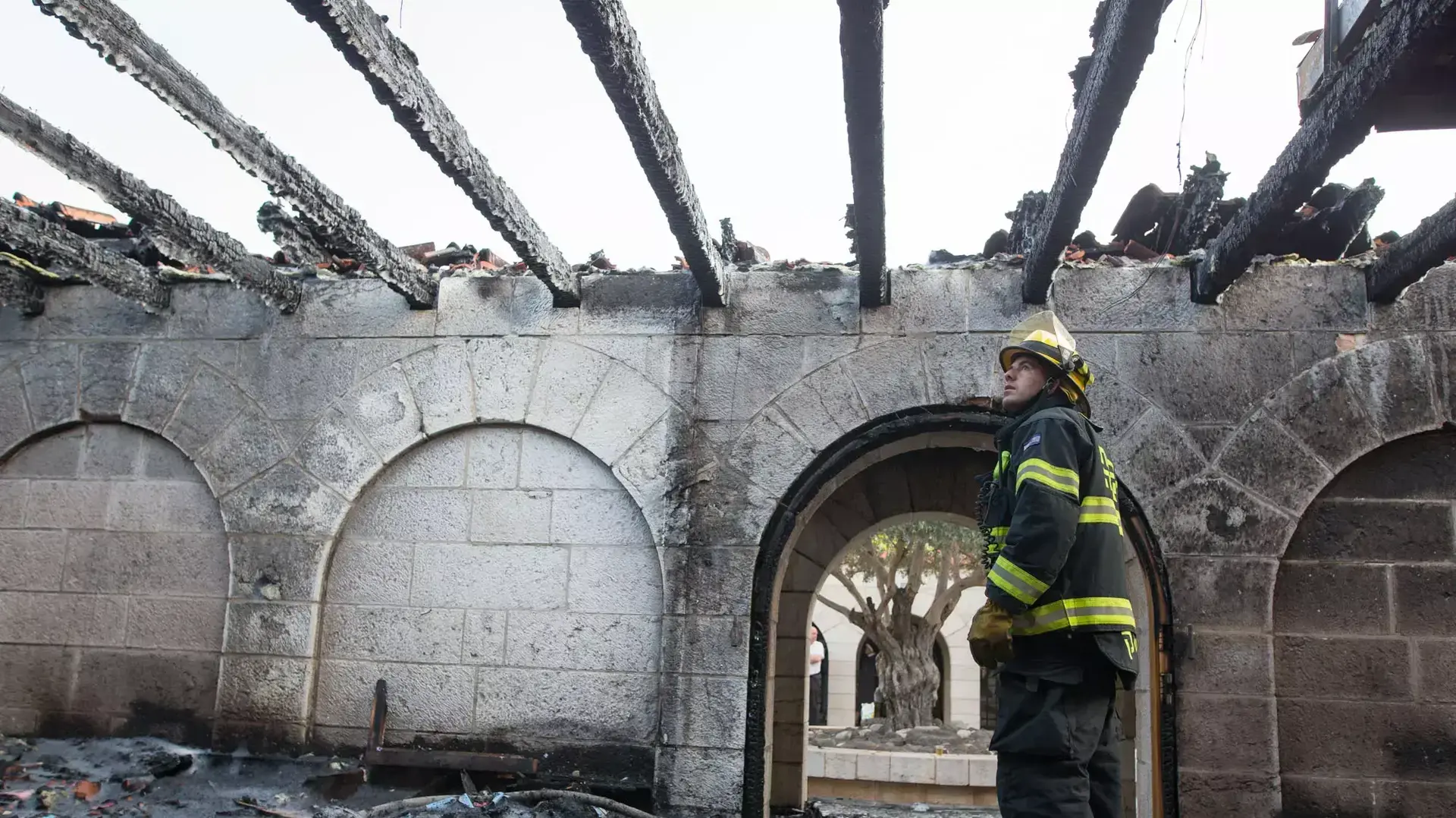 הצתה בכנסיית טבחה ליד הכינרת, יוני 2015 הצתה בכנסיית טבחה ליד הכינרת, יוני 2015