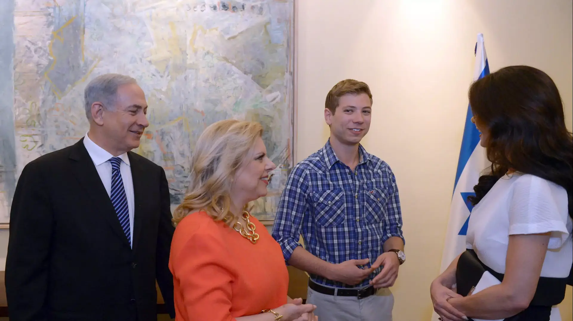ראש הממשלה בנימין נתניהו ורעייתו הגברת שרה נתניהו מארחים את מייקל דאגלס ורעייתו קתרין זיטה ג'ונס במעון רה"מ. יוני 2015 ראש הממשלה בנימין נתניהו ורעייתו הגברת שרה נתניהו מארחים את מייקל דאגלס ורעייתו קתרין זיטה ג'ונס במעון רה"מ. יוני 2015