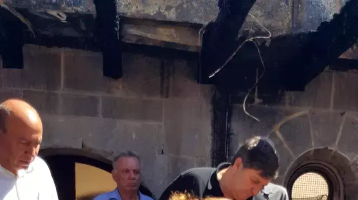 סיור של חברי כנסת מהמחנה הציוני בכנסיית הלחם והדגים שליד הכינרת שהוצתה על ידי אלמונים. יוני 2015 סיור של חברי כנסת מהמחנה הציוני בכנסיית הלחם והדגים שליד הכינרת שהוצתה על ידי אלמונים. יוני 2015